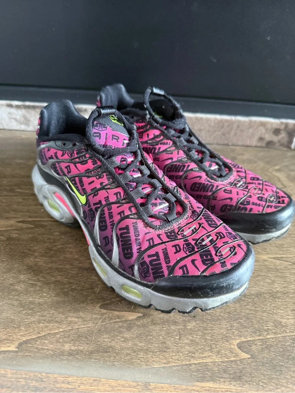 Nike Air Max Plus Mercurial XXV Sneaker Pink Black Volt Unisex Kids US 4Y EU 36